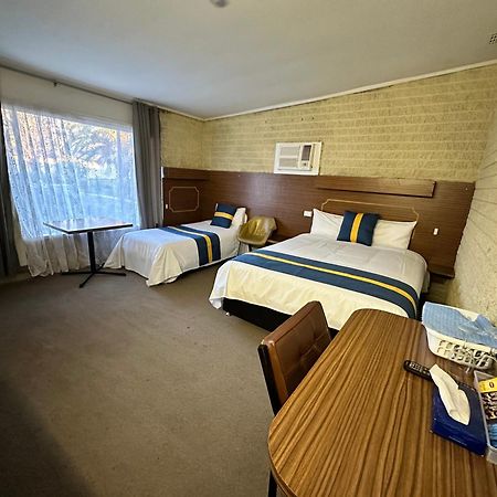 The Shamrock Hotel Balranald Exterior photo