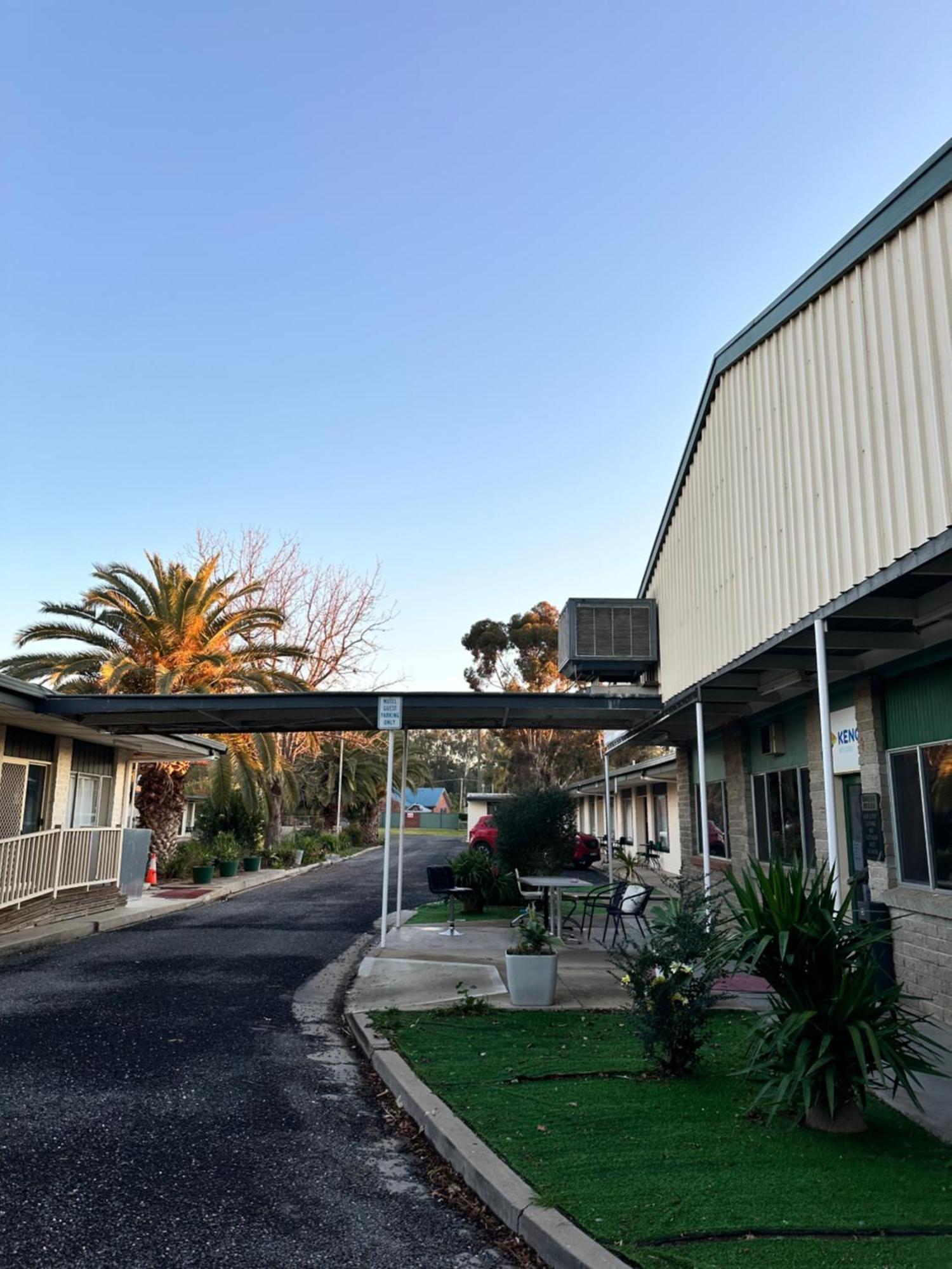 The Shamrock Hotel Balranald Exterior photo